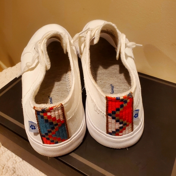 Tommy Bahama White Sneakers Womans Size 10 - Picture 2 of 11